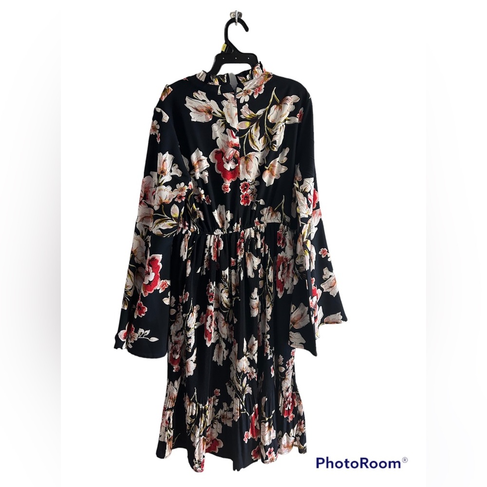 Lulu’s Bell Sleeve Calf Length Dress